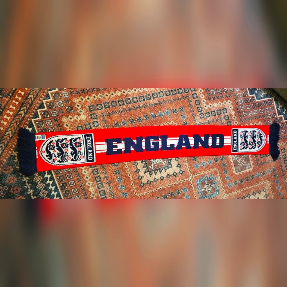 England crest scarf, like new